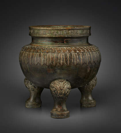 A LARGE DATED BRONZE TRIPOD CENSER - фото 1