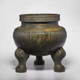 A LARGE DATED BRONZE TRIPOD CENSER - фото 2