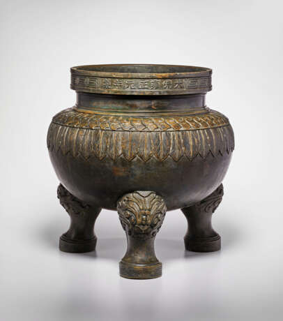 A LARGE DATED BRONZE TRIPOD CENSER - фото 3
