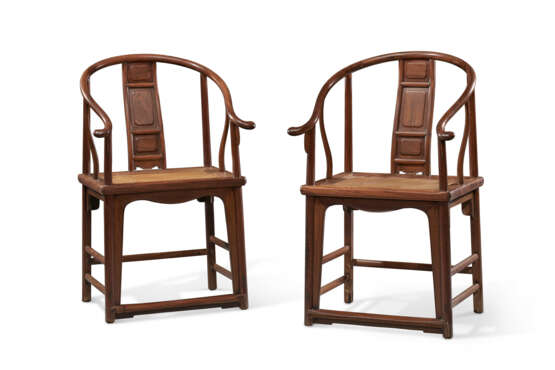 A PAIR OF HUANGHUALI HORSESHOE-BACK ARMCHAIRS - photo 6