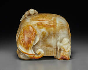 A MOTTLED GREYISH-WHITE AND RUSSET JADE &#39;ELEPHANT AND BOYS’ GROUP