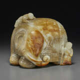 A MOTTLED GREYISH-WHITE AND RUSSET JADE `ELEPHANT AND BOYS’ GROUP - фото 3