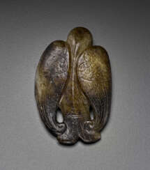 A BLACK AND PALE GREY JADE FIGURE OF A PARROT
