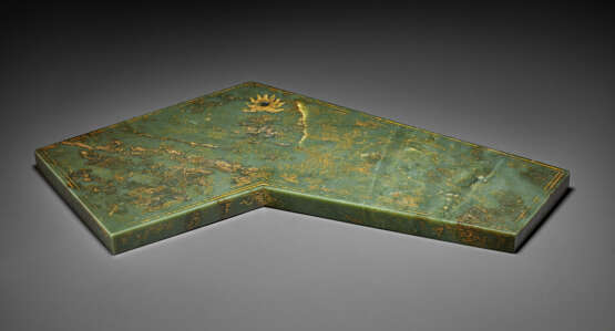 A LARGE GILT-DECORATED SPINACH-GREEN JADE CHIME, BIANQING - photo 11