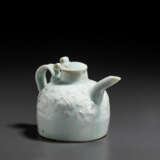 A SMALL MOLDED QINGBAI DOMED EWER AND COVER - Foto 2