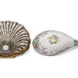 A PAINTED ENAMEL SHELL-FORM SNUFF BOX AND A LADLE - photo 5