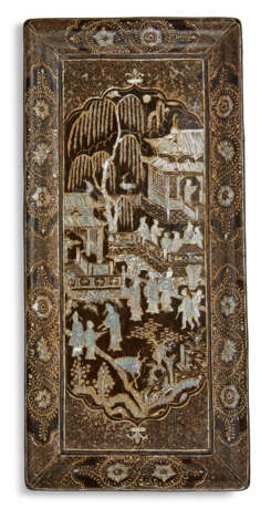 A MOTHER-OF-PEARL-INLAID BLACK LACQUER RECTANGULAR TRAY - photo 1