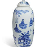 A BLUE AND WHITE OVOID JAR AND A COVER - фото 2