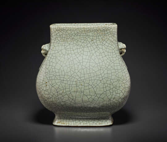 A GE-TYPE FANGHU-FORM VASE - photo 2