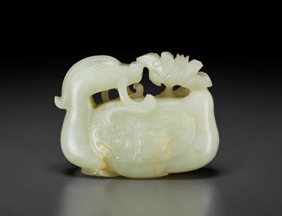 A WHITE JADE FIGURE OF A DUCK - photo 2