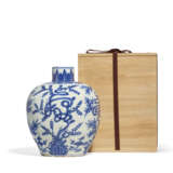 A BLUE AND WHITE `AUSPCIOUS CHARACTERS’ JAR - Foto 5