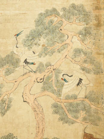 AN EXCEPTIONALLY RARE TWELVE-PANEL EMBROIDERED AND PAINTED `DEER AND CRANE` SCREEN - Foto 4