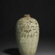 A VERY RARE PALE-GREEN GLAZED CIZHOU SGRAFFIATO VASE, MEIPING - Prix ​​des enchères