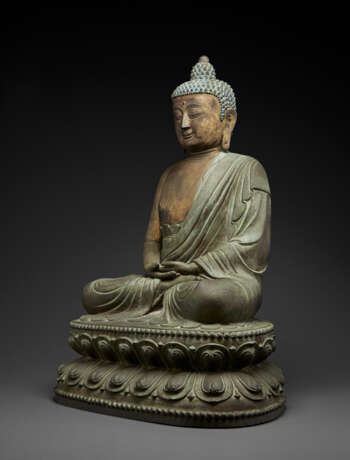 A PARCEL-GILT FIGURE OF BUDDHA - Foto 3