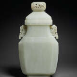 A LARGE PALE GREYISH-WHITE JADE VASE AND COVER - фото 1