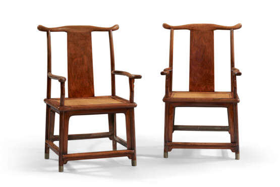 A PAIR OF HUANGHUALI `OFFICIAL`S HAT` ARMCHAIRS - фото 1
