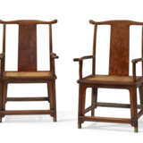 A PAIR OF HUANGHUALI `OFFICIAL`S HAT` ARMCHAIRS - фото 2