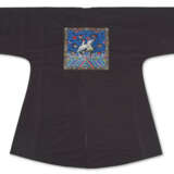 A MIDNIGHT-BLUE SILK SURCOAT, BUFU - photo 2