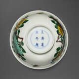 A SUSANCAI `FLOWER AND FRUIT` BOWL WITH INCISED DRAGON - Foto 3