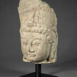 A FINELY CARVED LIMESTONE HEAD OF A BODHISATTVA - photo 3