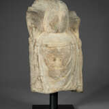 A FINELY CARVED LIMESTONE HEAD OF A BODHISATTVA - photo 6