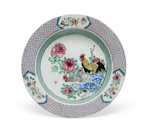 A FAMILLE ROSE RUBY-BACK SOUP PLATE - Foto 1