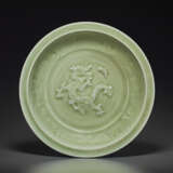 A RARE LARGE MOLDED AND CARVED LONGQUAN CELADON `DRAGON’ DISH - фото 1