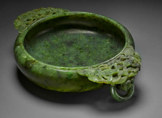 A PAIR OF SMALL SPINACH-GREEN JADE `MARRIAGE BOWLS` - photo 2