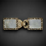 A JADE-INSET RETICULATED GILT-BRONZE TWO-PART BELT BUCKLE - фото 1