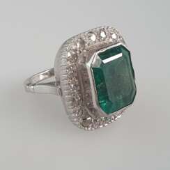 Art-Déco-Smaragdring mit Diamanten