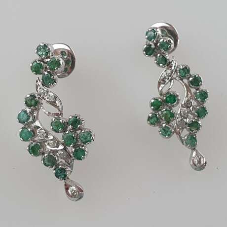 Ein Paar Smaragd-Diamant-Ohrhänger - Foto 1