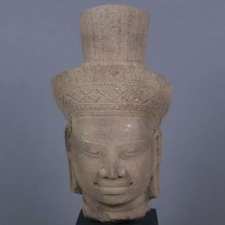 Kopf des Lokeshvara aus Sandstein - photo 2