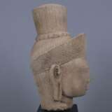 Kopf des Lokeshvara aus Sandstein - Foto 5