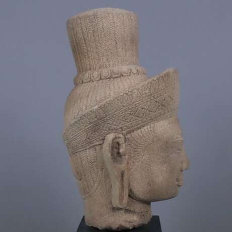 Kopf des Lokeshvara aus Sandstein - Foto 5