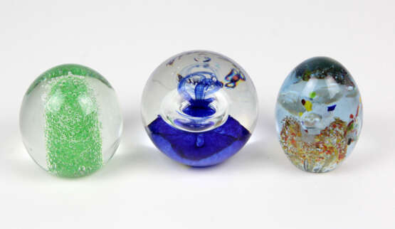 3 Paperweights - photo 1