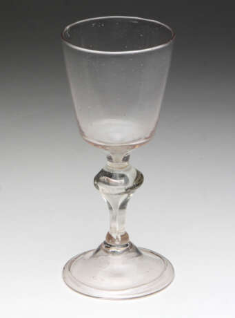 Barockglas mit Glockenfuß - Foto 1