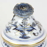 Meissen Deckelvase *Zwiebelmuster* - photo 2