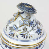 Meissen Deckelvase *Zwiebelmuster* - photo 3