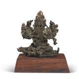 A COPPER GROUP OF TANTRIC DEITIES - Foto 1