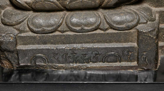 A RARE BLACK STONE STELE OF THE BUDDHA`S DESCENT FROM THE TRAYATRIMSHA HEAVEN - photo 7