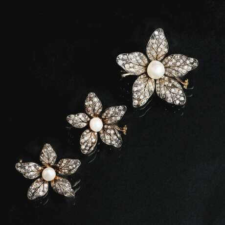 Drei Viktorianische Diamant-Perl-Blütenbroschen. - Foto 2