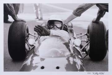 Rainer W. Schlegelmilch (Suhl 1941). Bandinis Ferrari wird aus den Boxen geschoben.