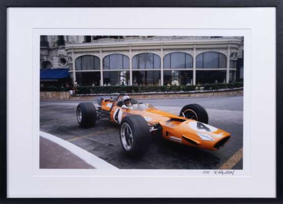 Rainer W. Schlegelmilch (Suhl 1941). Bruce McLaren auf McLaren Ford. - photo 2