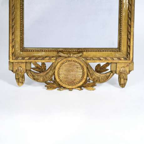 Louis XVI Spiegel mit Figuren-Tondo. - фото 3