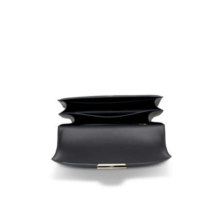 A BLACK SOMEBRERO LEATHER CONSTANCE CARTABLE 29 WITH LEATHER & GOLD HARDWARE - photo 5