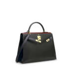 A LIMITED EDITION VERT FONCÉ, ROUGE H & BLEU MARINE TRI-COLOR CALF BOX LEATHER SELLIER KELLY 32 WITH GOLD HARDWARE - Foto 2