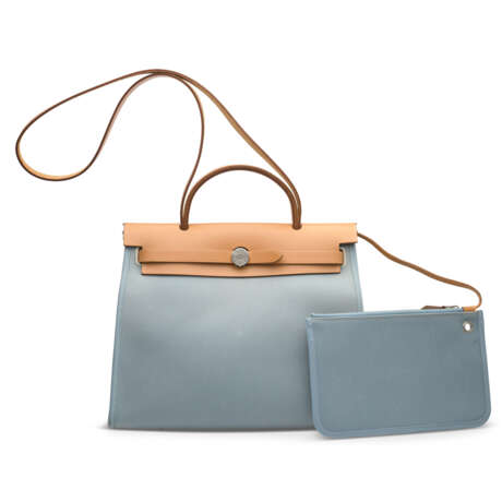 A BLEU LIN CANVAS & NATUREL VACHE HUNTER LEATHER HERBAG ZIP 31 WITH PALLADIUM HARDWARE - photo 6