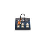 A RARE, MATTE BLEU MARINE ALLIGATOR, DEEP BLUE MADAME, ORANGE H SWIFT, BLEU INDIGO & BLEU OBSCUR SOMBRERO, CRAIE EPSOM LEATHER FAUBOURG SELLIER BIRKIN 20 WITH PALLADIUM HARDWARE - Foto 1