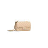 A BEIGE QUILTED LAMBSKIN LEATHER SMALL SINGLE FLAP BAG WITH LIGHT GOLD HARDWARE - фото 2