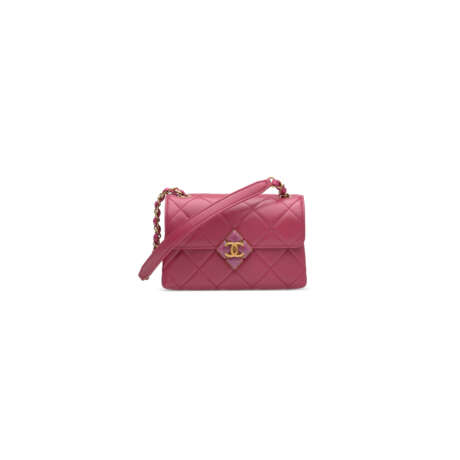 A CORAL PINK QUILTED LAMBSKIN LEATHER FLAP BAG WITH GOLD HARDWARE - photo 1